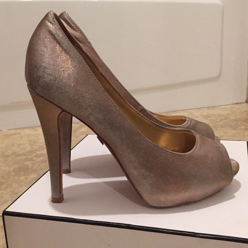 Badgley Mischka peep toe heels